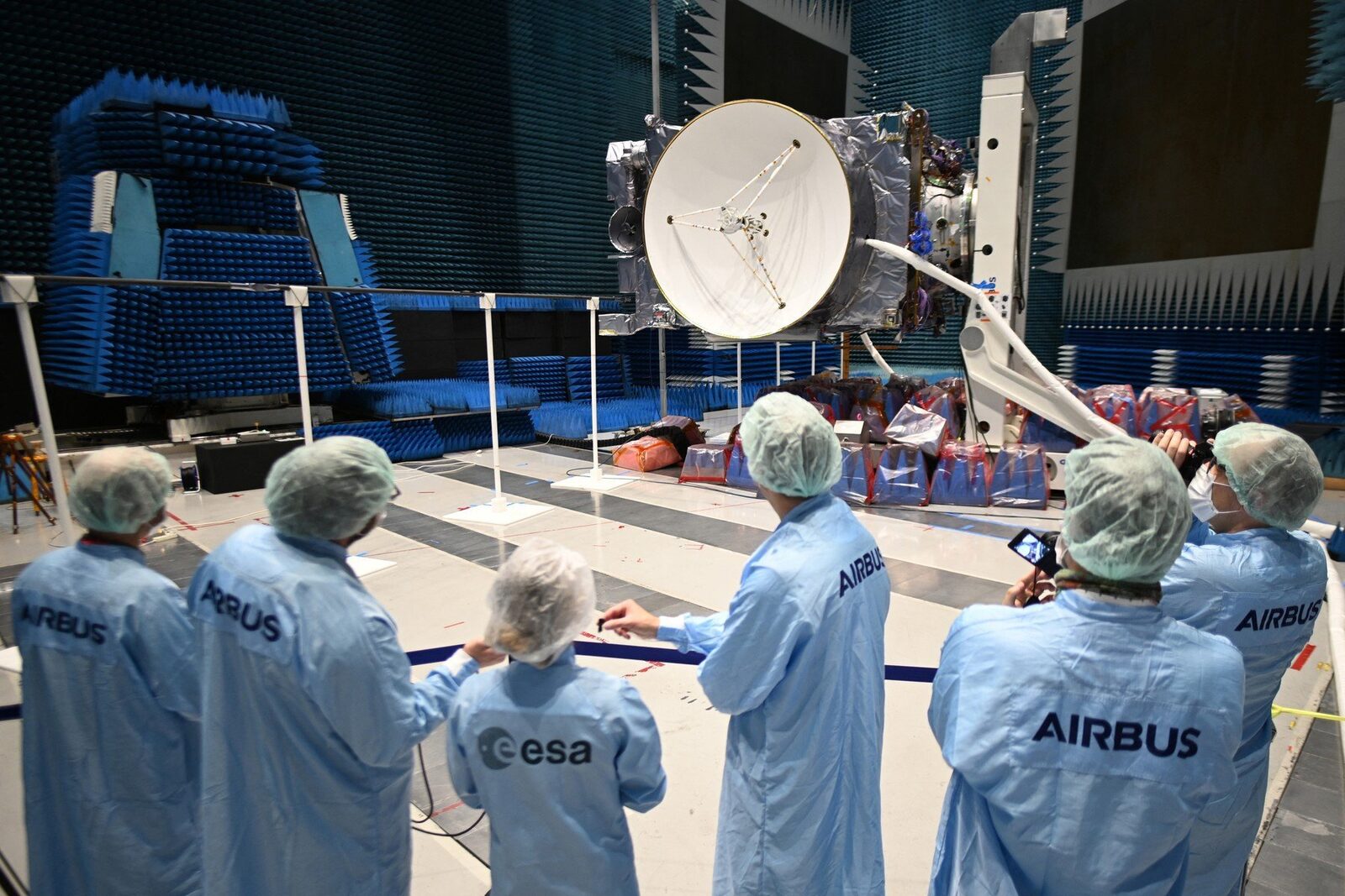 [ad_1] Grupurile europene din domeniul aerospațial au anunțat un acord important pentru consolidarea industriei sateliților, într-un context de competiție globală accentuată de avansul rețelei Starlink