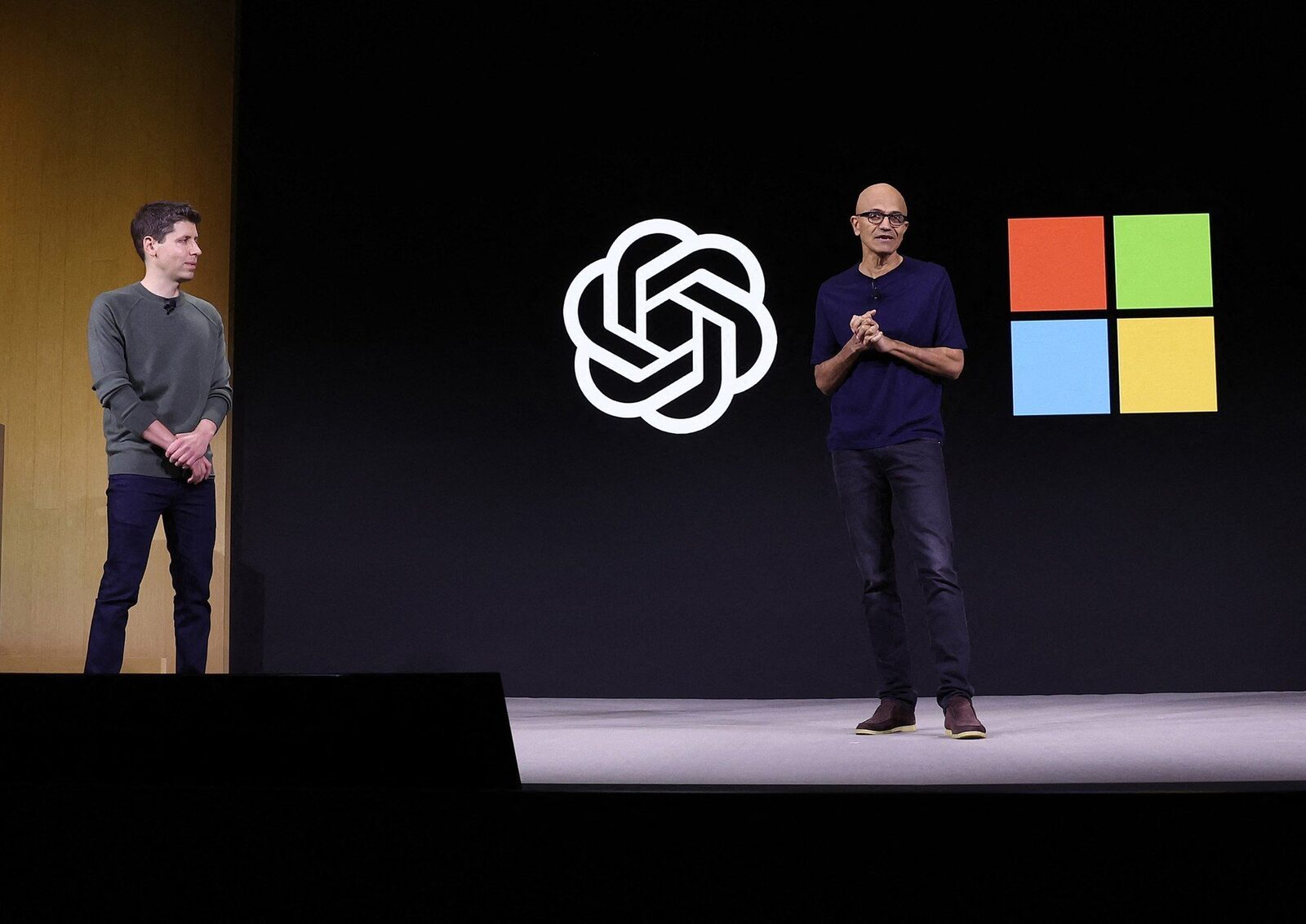 [ad_1] Recent, s-a anunțat o reconfigurare semnificativă a relației dintre OpenAI și Microsoft, venită în contextul creșterii rapide a popularității sistemului ChatGPT și a investițiilor masive în inteligența artificială