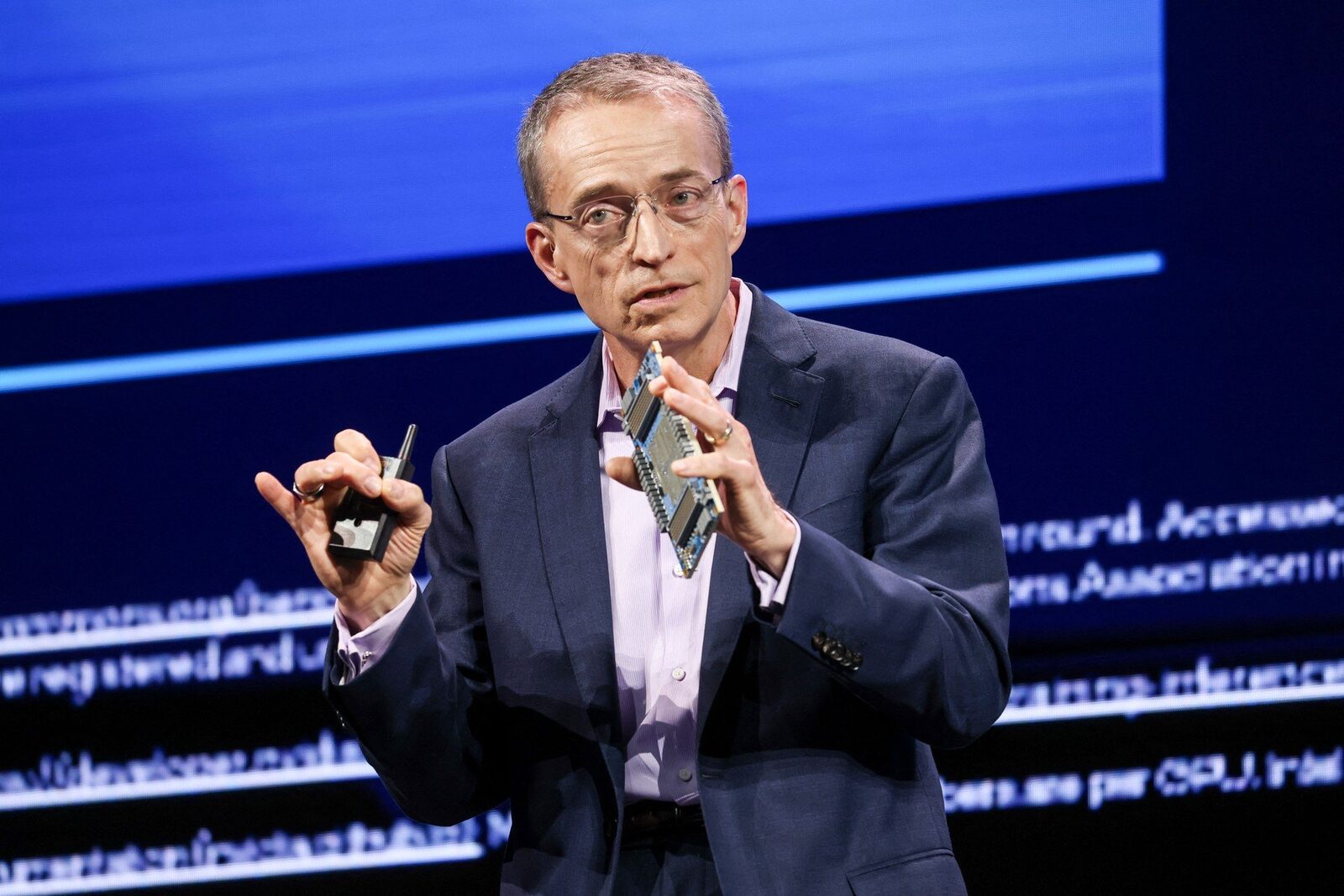 [ad_1] Fostul director general al Intel, Patrick Gelsinger, atrage din nou atenția asupra influenței semnificative a inteligenței artificiale, însă de această dată dintr-o perspectivă diferită