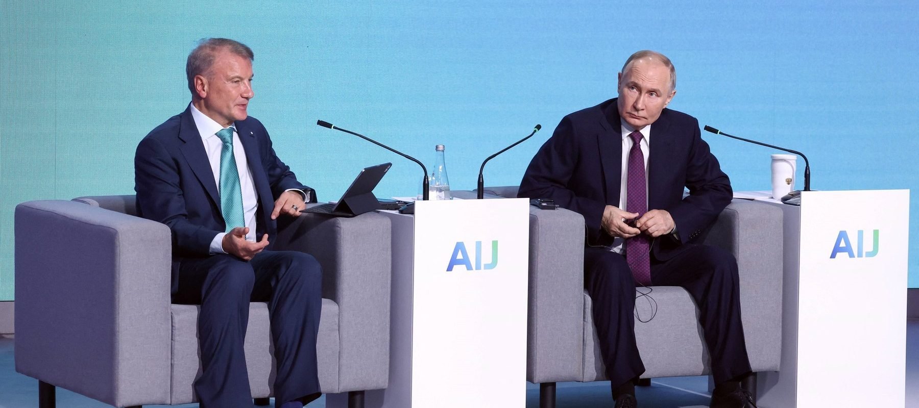 [ad_1] Președintele rus Vladimir Putin a solicitat crearea unei comisii naționale specializate pentru a superviza dezvoltarea modelelor de inteligență artificială create intern, considerând că acestea sunt cruciale pentru menținerea suveranității Rusiei