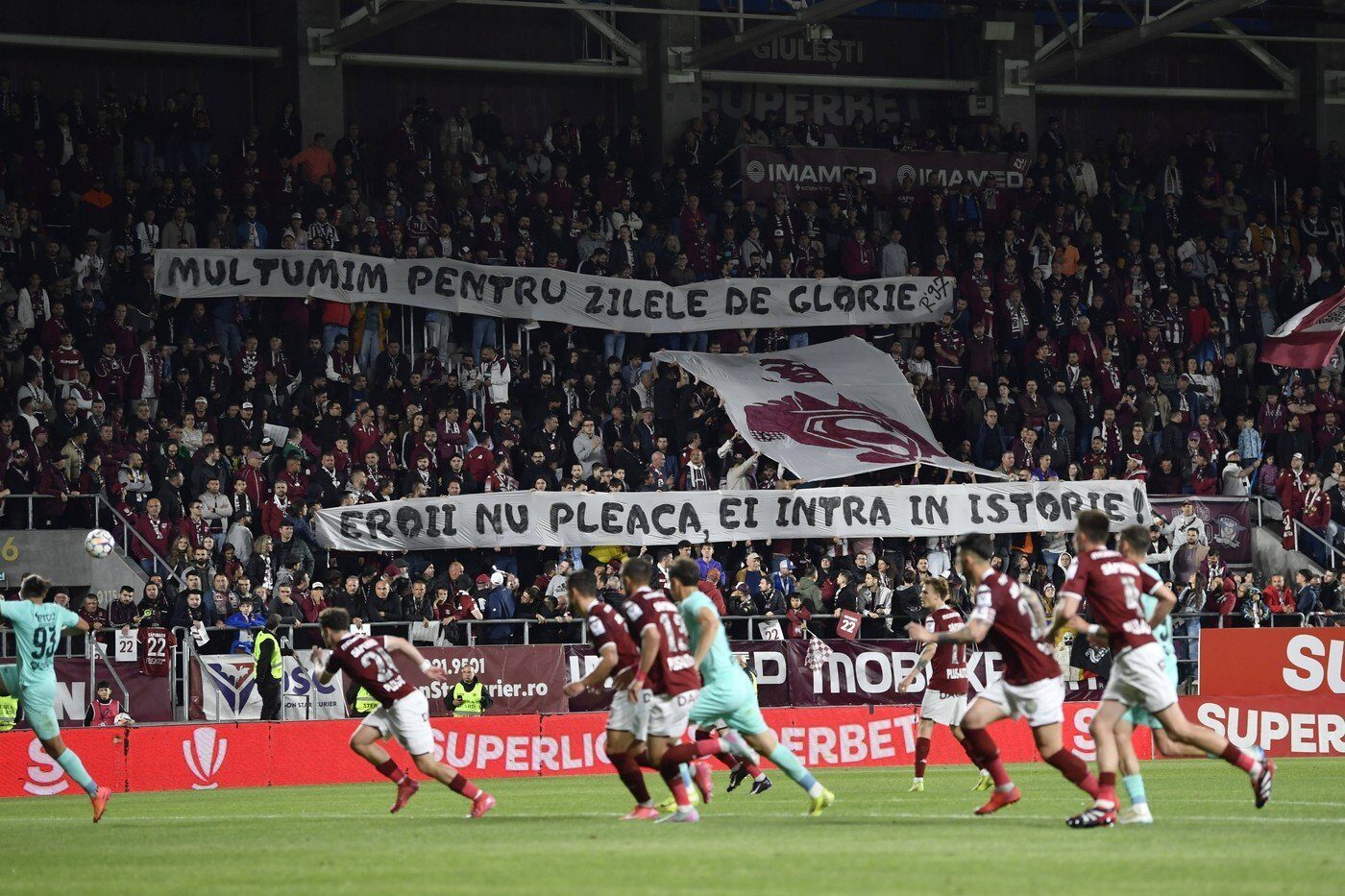 [ad_1] CFR 1907 Cluj și FC Rapid București se confruntă duminică, la ora 20.30, într-un derbi feroviar cu implicații mari în SuperLiga românească