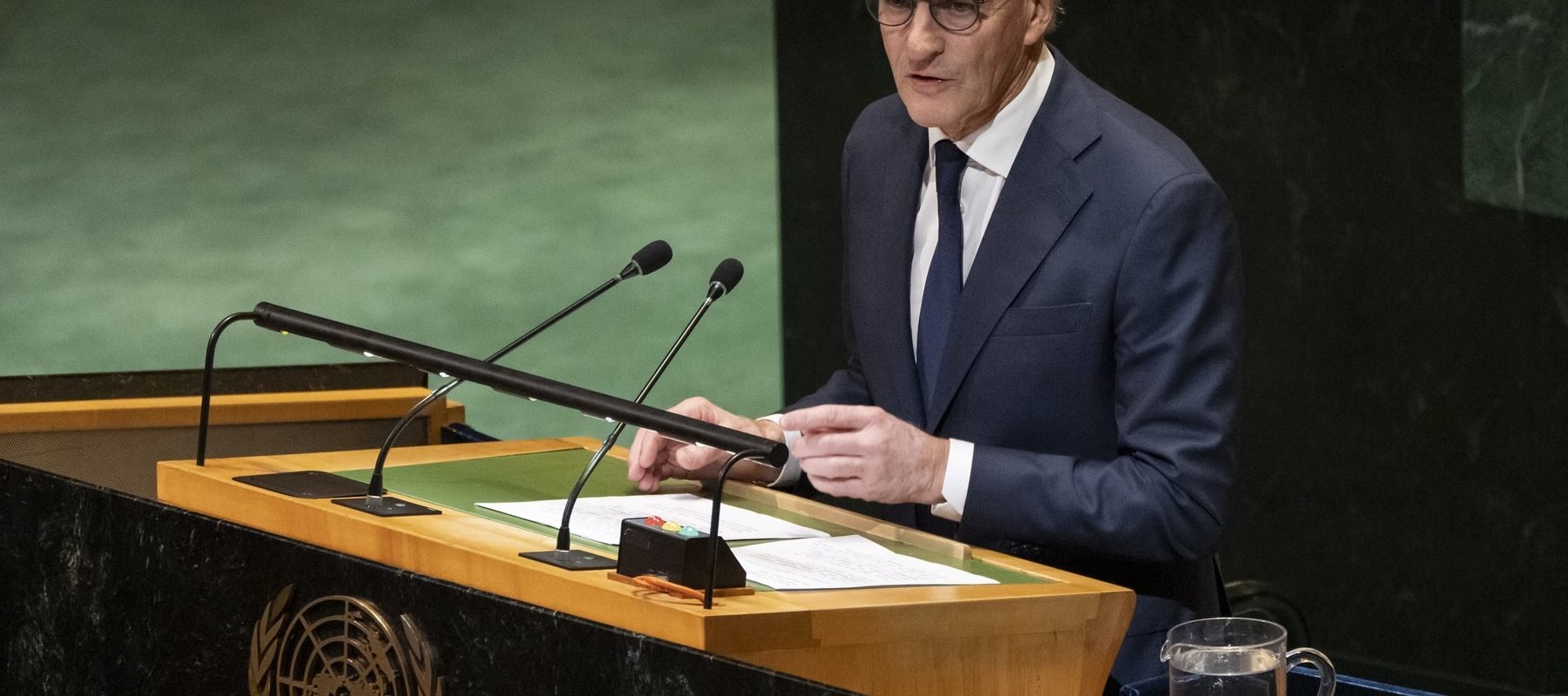 [ad_1] Prim-ministrul Norvegiei, Jonas Gahr Store, a criticat planul american pentru Ucraina, afirmând că acesta are „deficienţe semnificative”