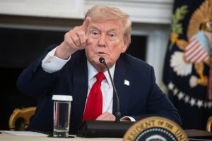 Trump anunță că Ucrainei i-a impus un termen pentru acceptarea planului său de pace până joia viitoare.
