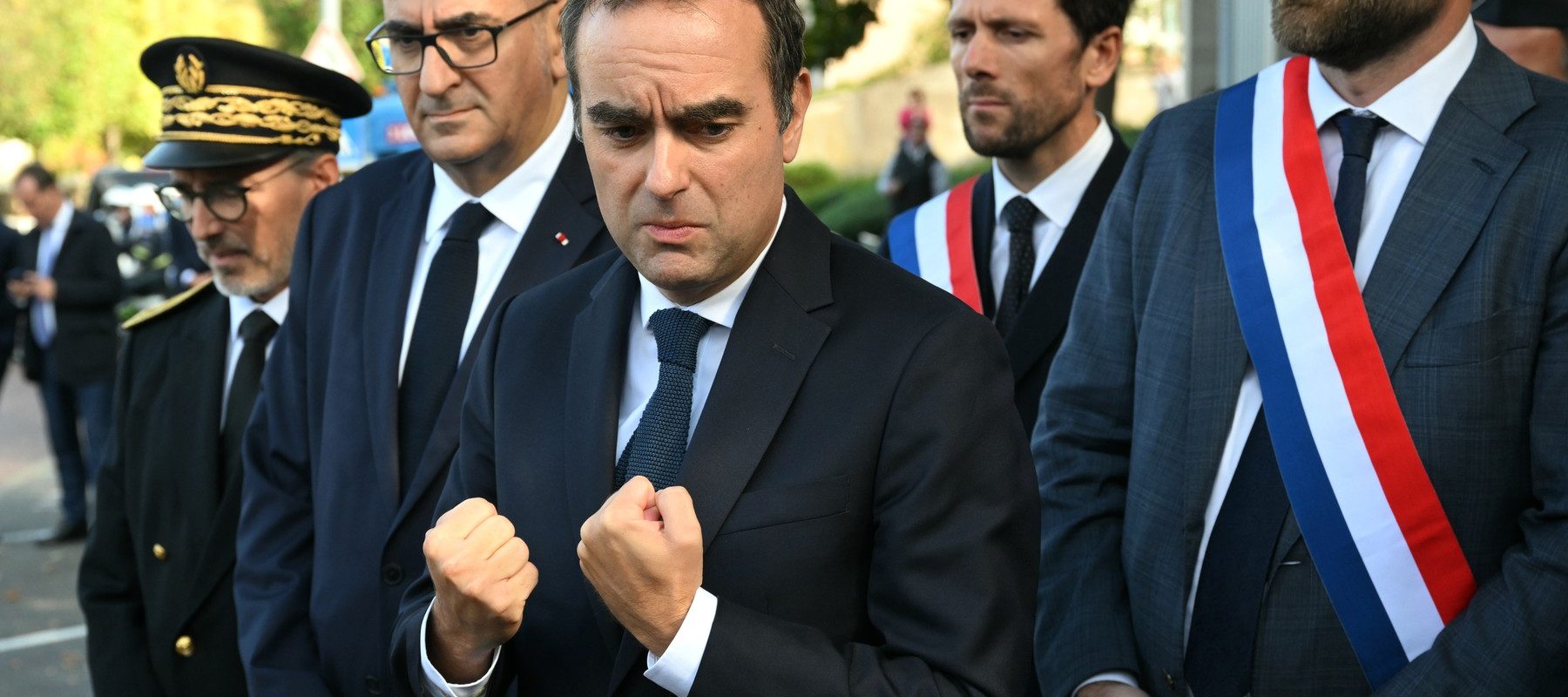 Premierul francez solicită ca eforturile împotriva traficului de droguri să urmeze modelul combaterii terorismului, în urma incidentului mortal din Marsilia al fratelui unui activist ecologist