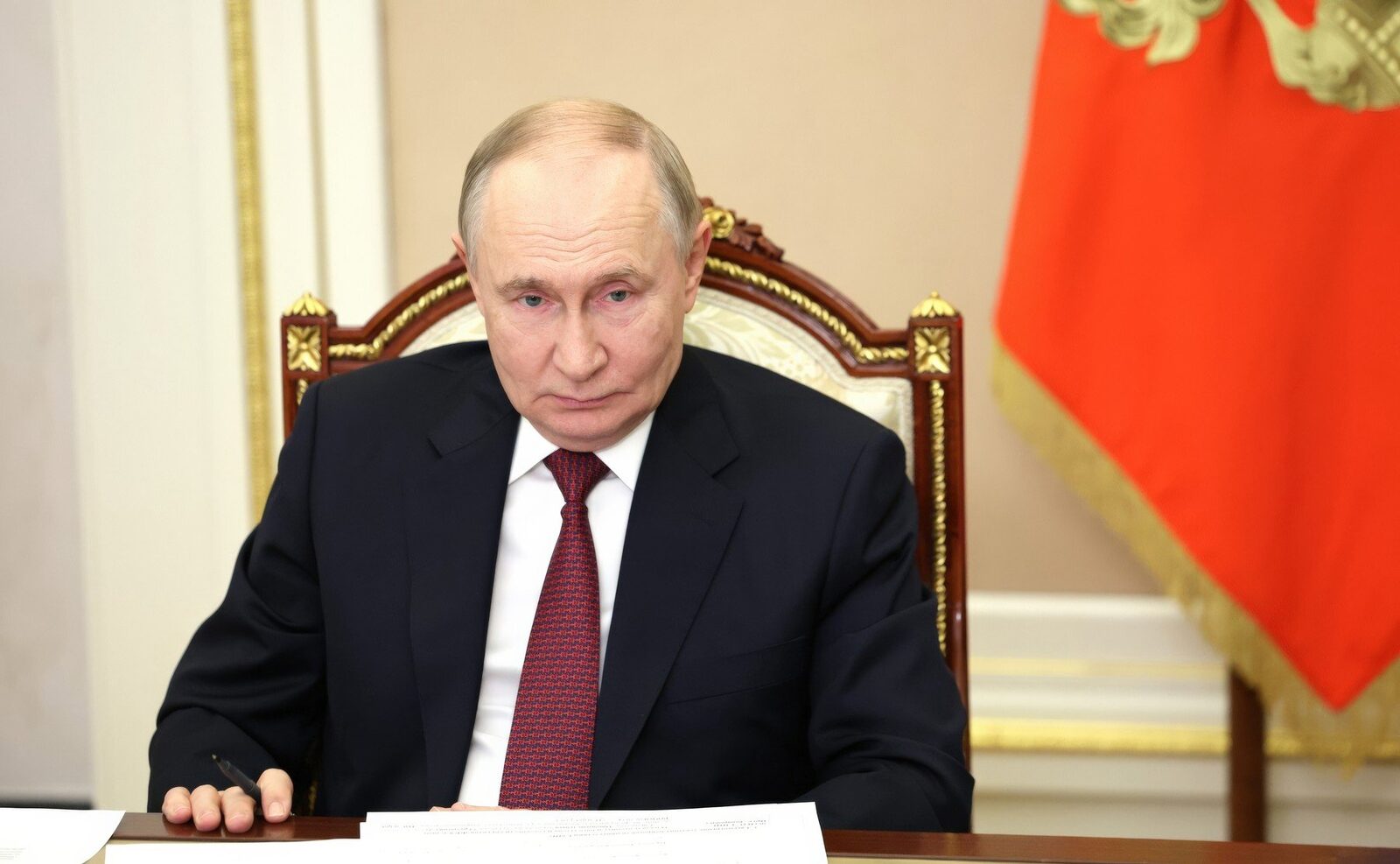 Putin avertizează că va extinde incursiunile teritoriale dacă Ucraina nu acceptă planul american, considerat o capitulare a Kievului