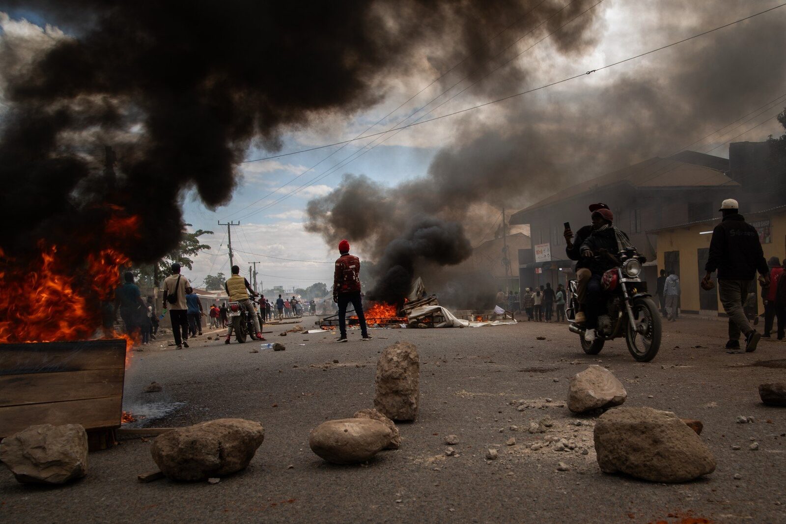 [ad_1] Peste 200 de persoane au fost puse sub acuzare pentru „trădare” în Tanzania, ca urmare a violențelor răspicite care au avut loc în timpul recentei campanii electorale, potrivit surselor judiciare citate de agențiile de știri