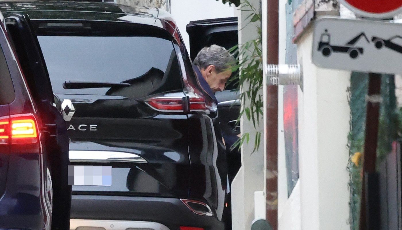 Nicolas Sarkozy, fostul președinte al Franței, a fost eliberat din închisoare și va executa restul pedepsei sub supraveghere judiciară