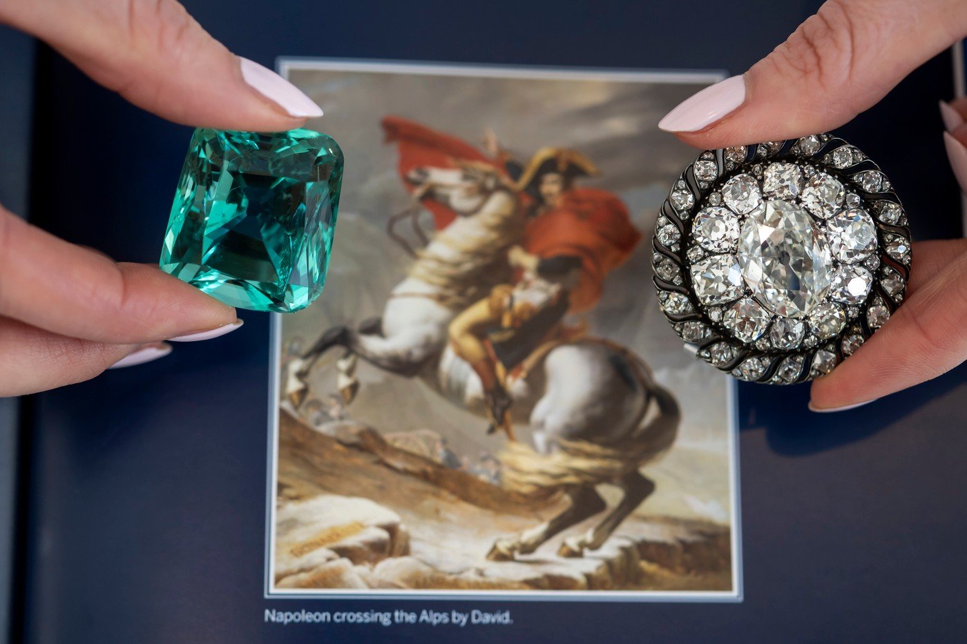 [ad_1] O broșă decorată cu diamante, care a aparținut lui Napoleon Bonaparte și a fost recuperată de armata prusacă la Waterloo, a fost vândută recent la o sumă record de aproape 3,8 milioane de euro într-un eveniment organizat la Geneva, anunță casa de licitații Sotheby’s, conform unui comunicat al agenției de știri AFP