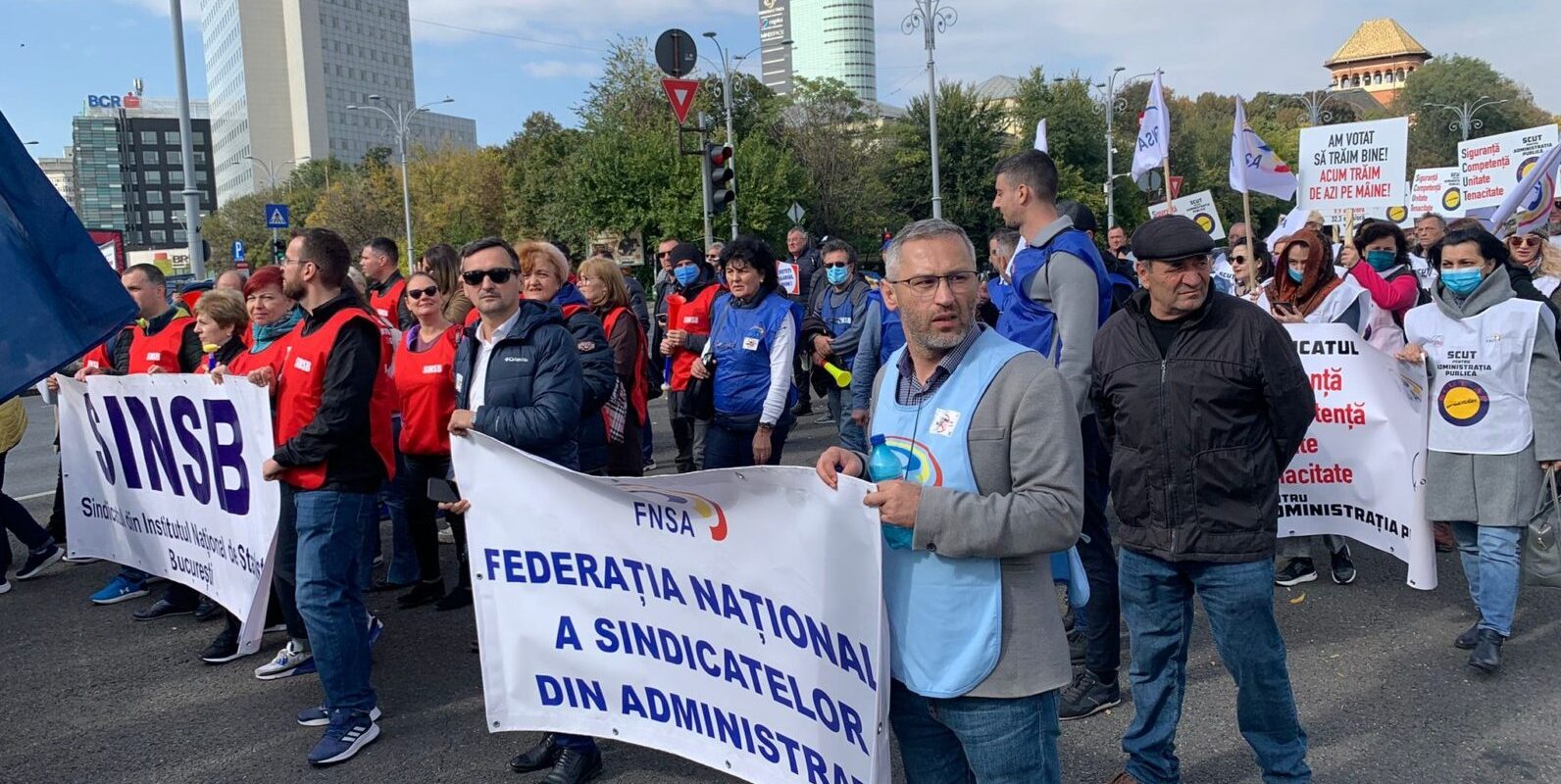 Sindicaliștii din Administrație avertizează: După cinci luni de guvernare, Ilie Bolojan lasă în urmă un stat de drept vulnerabil, cu 40.000 de bugetari plecați