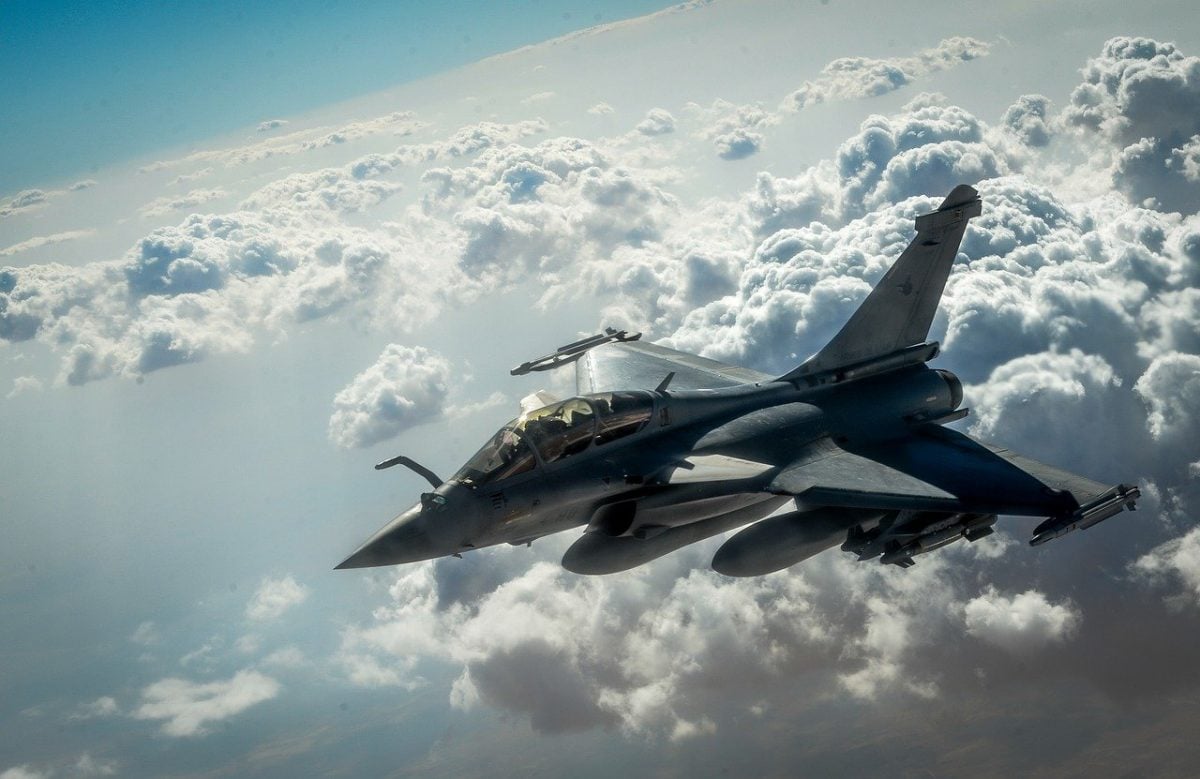 Președinții Macron și Zelenski au semnat un document de intenție pentru achiziția a până la 100 de avioane Rafale din Franța