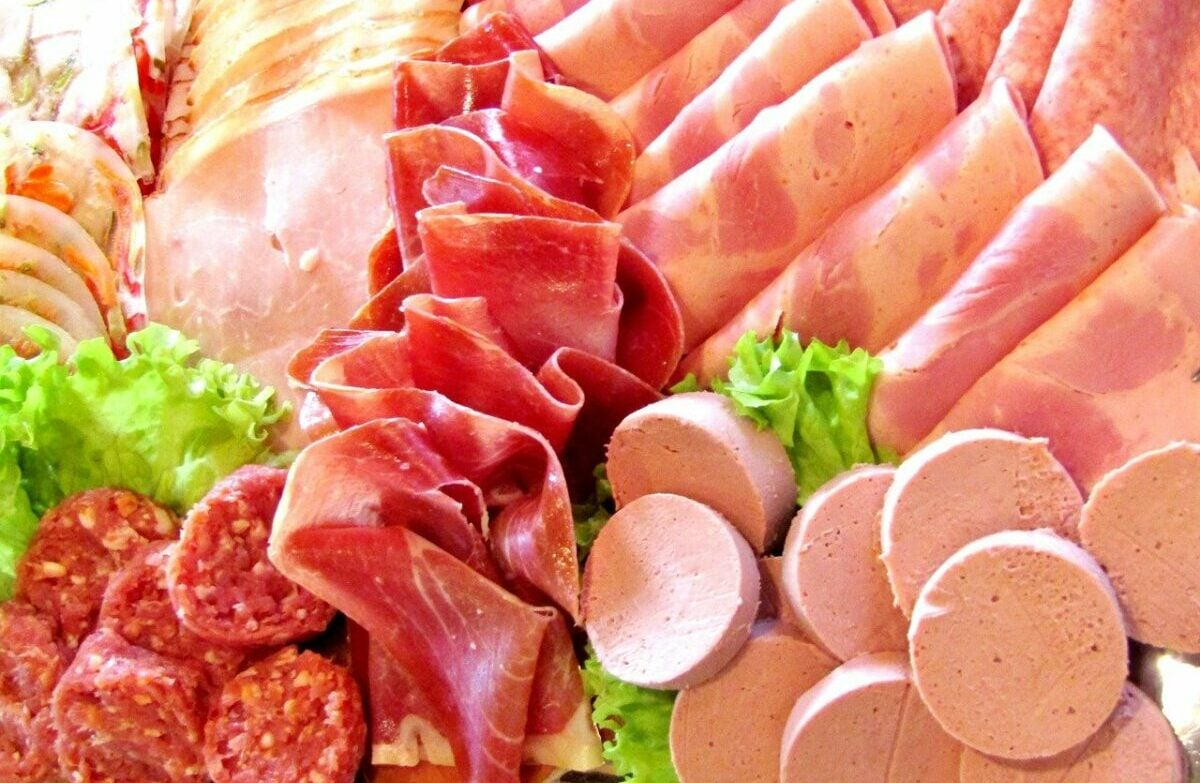 Comisia Europeană analizează posibilitatea introducerii de taxe asupra alimentelor procesate nesănătoase pentru a stimula producătorii să creeze variante mai sănătoase