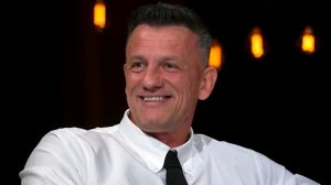 Ema Dolha: “Nu am întâlnit niciodată în România un străin ca acesta”. Degete fracturate, cel mai talentat antrenor și un fost partener cu un șut devastator: “Este o ființă aparte”.