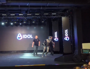 Robot umanoid rusesc cu AI, căzut pe scenă în timpul demonstrației