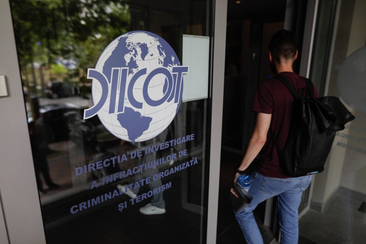 DIICOT solicită arestarea unui notar și a unui executor judecătoresc acuzați de implicare într-o fraudă imobiliară numită „fabrica de moșteniri” din Constanța