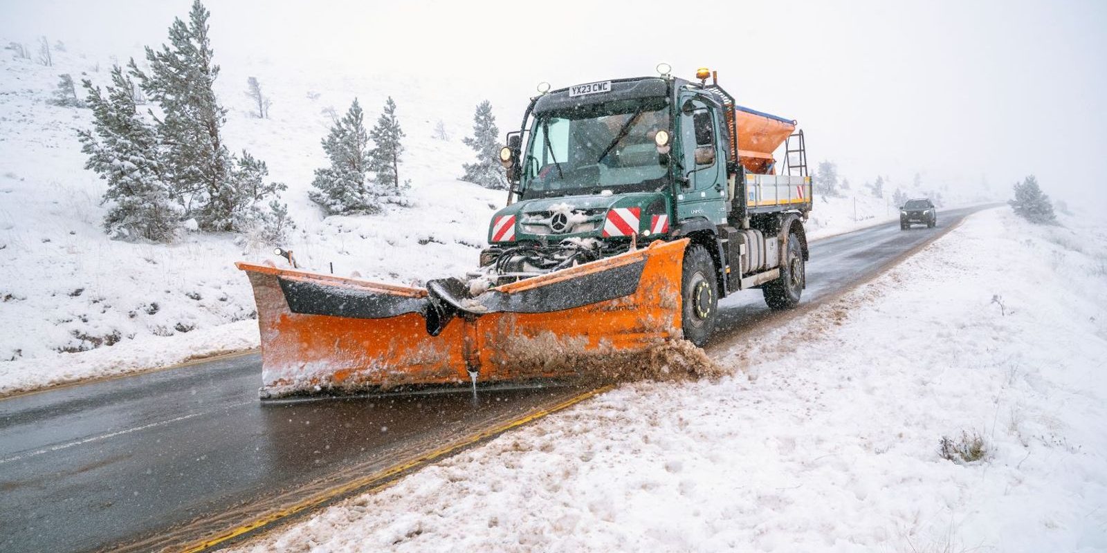 skynews-weather-uk-snow-plough_7086401.jpg