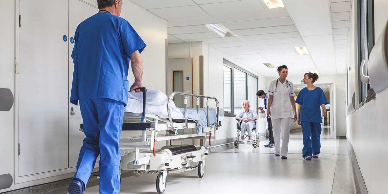 Asistentele medicale instruiți în România pot accesa acum poziții în sistemul public italian, beneficiind de reguli mai precise, termene mai rapide și conformitate cu standardele Uniunii Europene