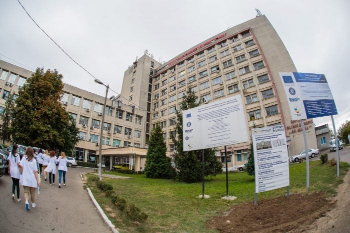 Managerul provizoriu al Spitalului Județean pentru Copii „Sfânta Maria” din Iași a renunțat la poziție după doar șase săptămâni de la numire, în contextul în care, luna trecută, șapte pacienți internați în unitatea de terapie intensivă au decedat din cauza infecției cu bacteria Serratia Marcescens