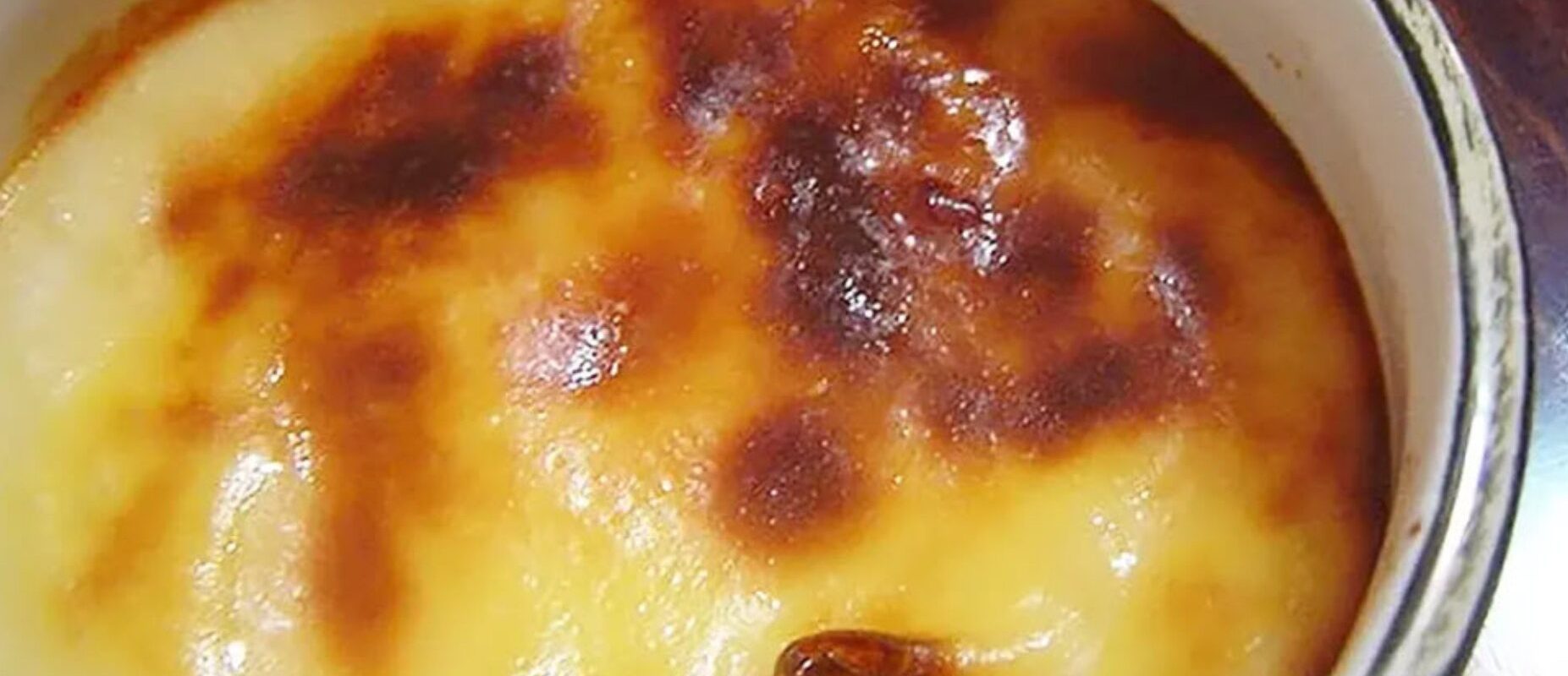 [ad_1] Orezul cu lapte, cunoscut în Turcia sub denumirea de sutlaç, este un desert cremos preparat la cuptor, cu rețete variate