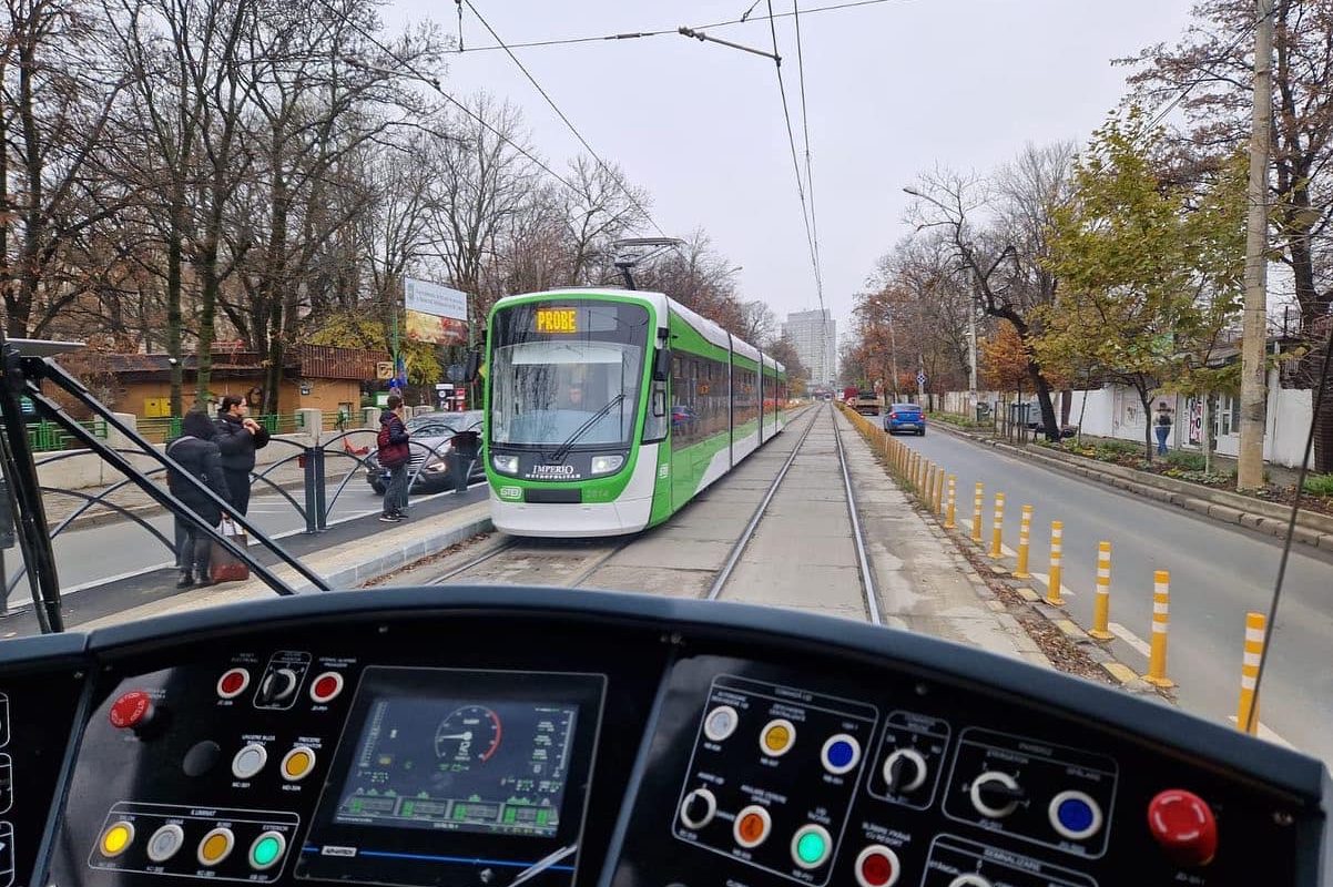 [ad_1] Circulația tramvaielor pe linia 41 a fost suspendată vineri dimineața în ambele sensuri, după ce o persoană care mergea cu o trotinetă electrică a căzut pe șinele de tramvai, în apropierea bulevardului Mărăști și a străzii Clucerului