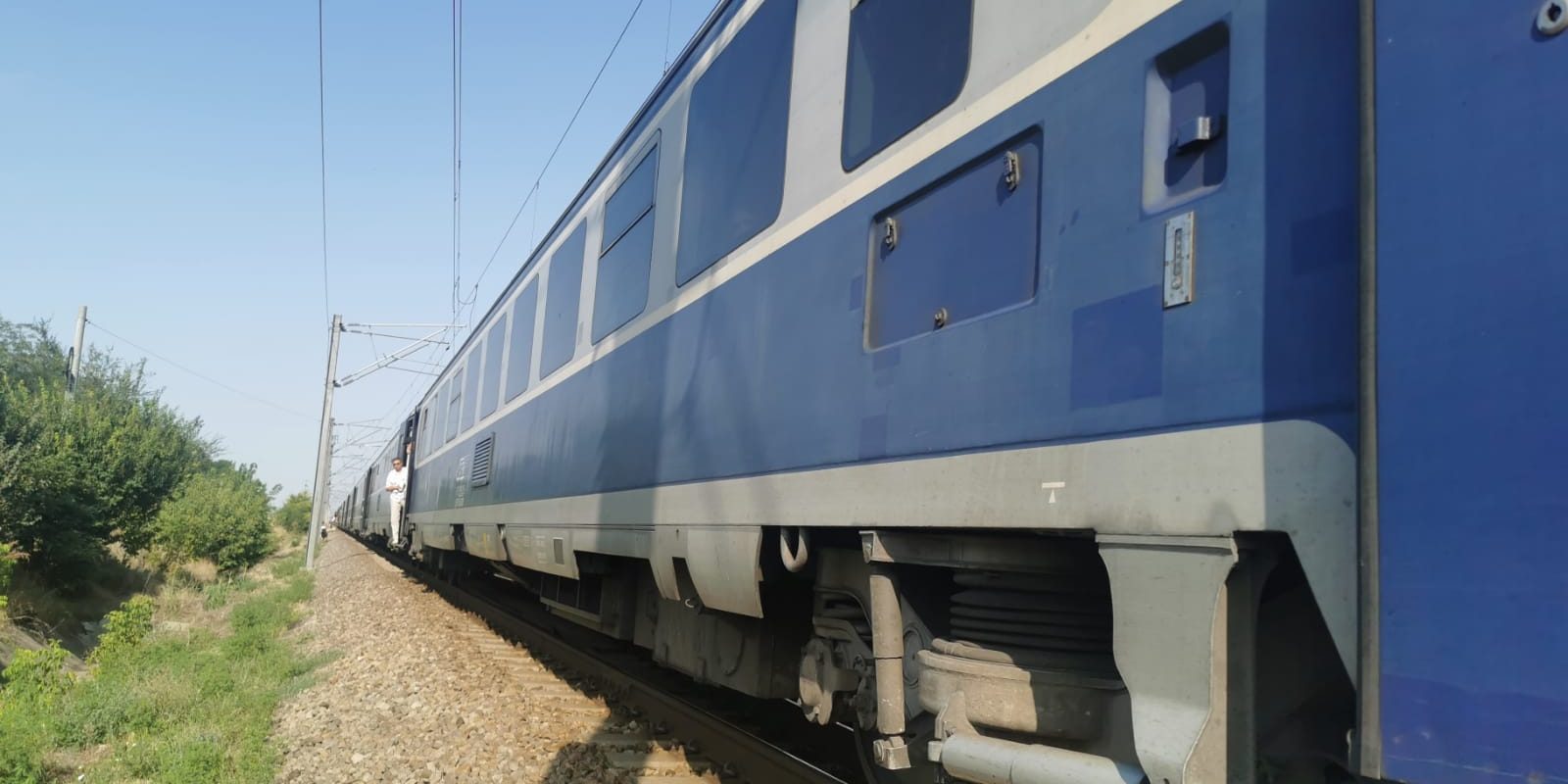 Agenția de Investigare Feroviară din România solicită o anchetă policială după incidentul de la Crușovăț, unde un tren de persoane a lovit o osie de vagonet, considerat a fi extrem de periculos
