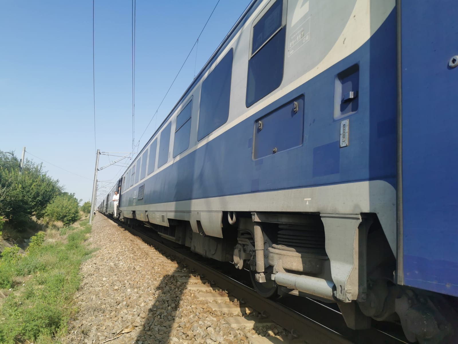 Agenția de Investigare Feroviară din România solicită o anchetă policială după incidentul de la Crușovăț, unde un tren de persoane a lovit o osie de vagonet, considerat a fi extrem de periculos