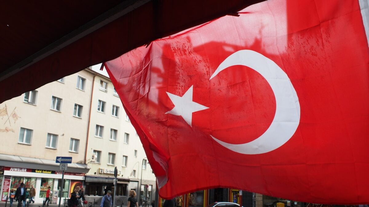 [ad_1] Doi cetățeni români au fost răniți într-un atac cu armă de foc în Piața Taksim, din Istanbul, conform informațiilor furnizate de ministrul de Externe, Oana Țoiu
