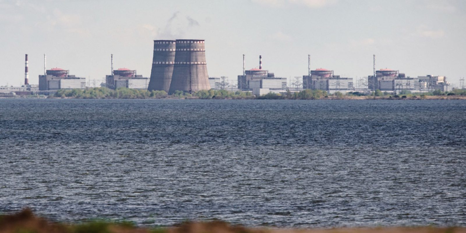 [ad_1] Agenția Internațională pentru Energie Atomică (AIEA) a anunțat luni că trei reactoare de la două centrale nucleare din Ucraina funcționează în mod redus de zece zile, ca rezultat al unui atac din 7 noiembrie, pe care guvernul ucrainean îl atribuie Rusiei