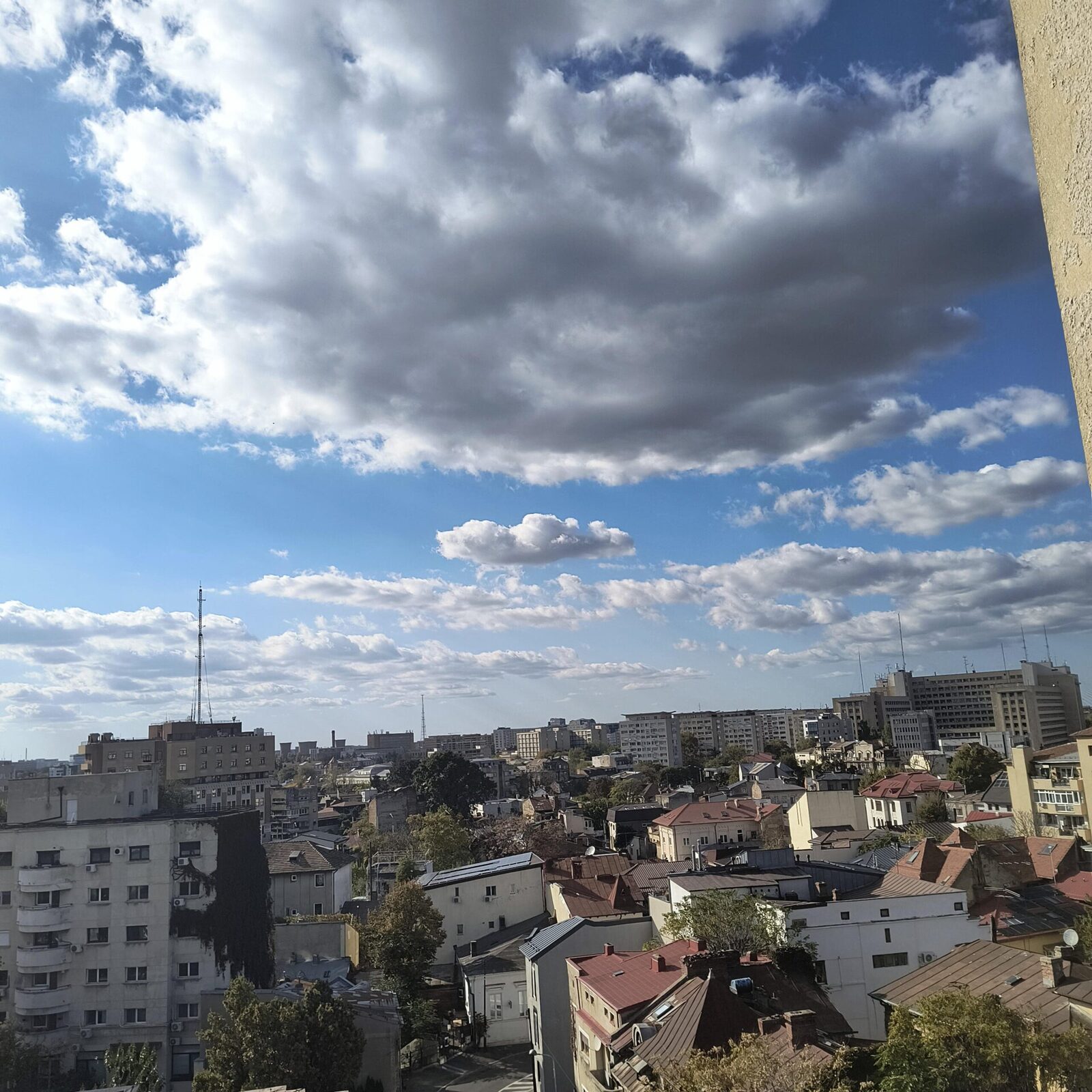 Prognoza meteo | Temperaturi plăcute la începutul săptămânii viitoare în București, urmate de o scădere a temperaturilor de joi