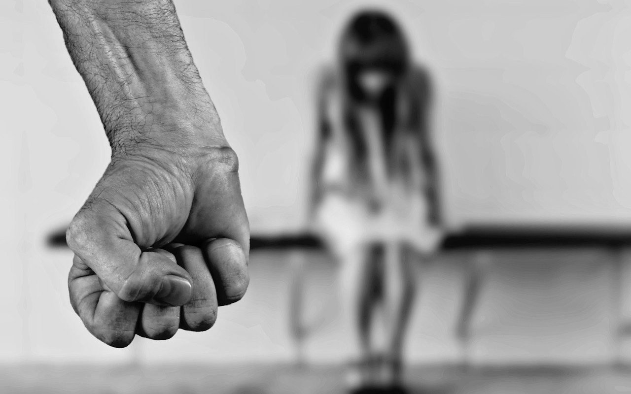 [ad_1] Un bărbat din Lipova, județul Arad, a fost plasat în arest preventiv pentru o perioadă de 30 de zile, după ce a încălcat în mod repetat ordine de protecție impuse de instanță și de autoritățile de poliție