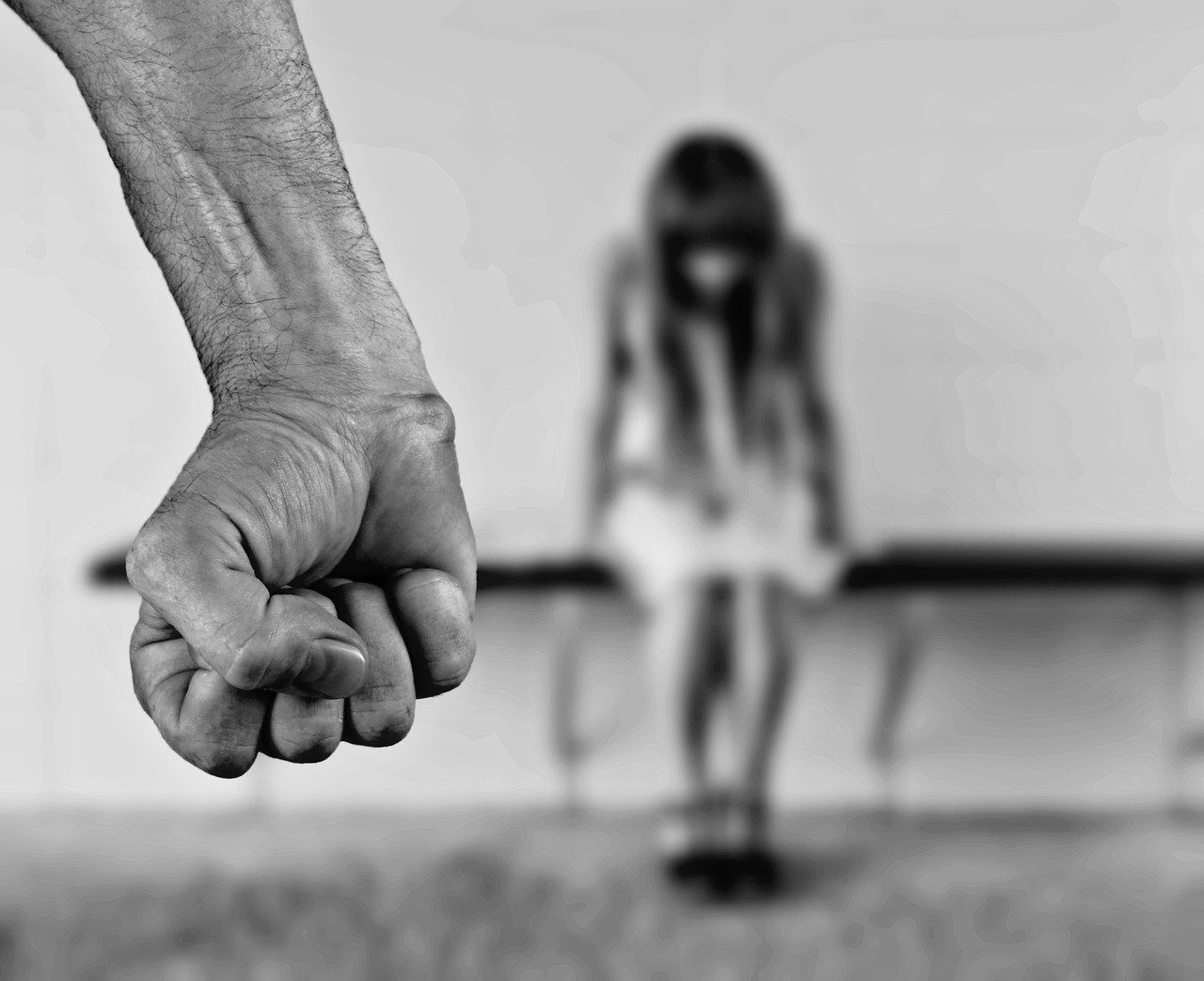 [ad_1] Un bărbat din Lipova, județul Arad, a fost plasat în arest preventiv pentru o perioadă de 30 de zile, după ce a încălcat în mod repetat ordine de protecție impuse de instanță și de autoritățile de poliție