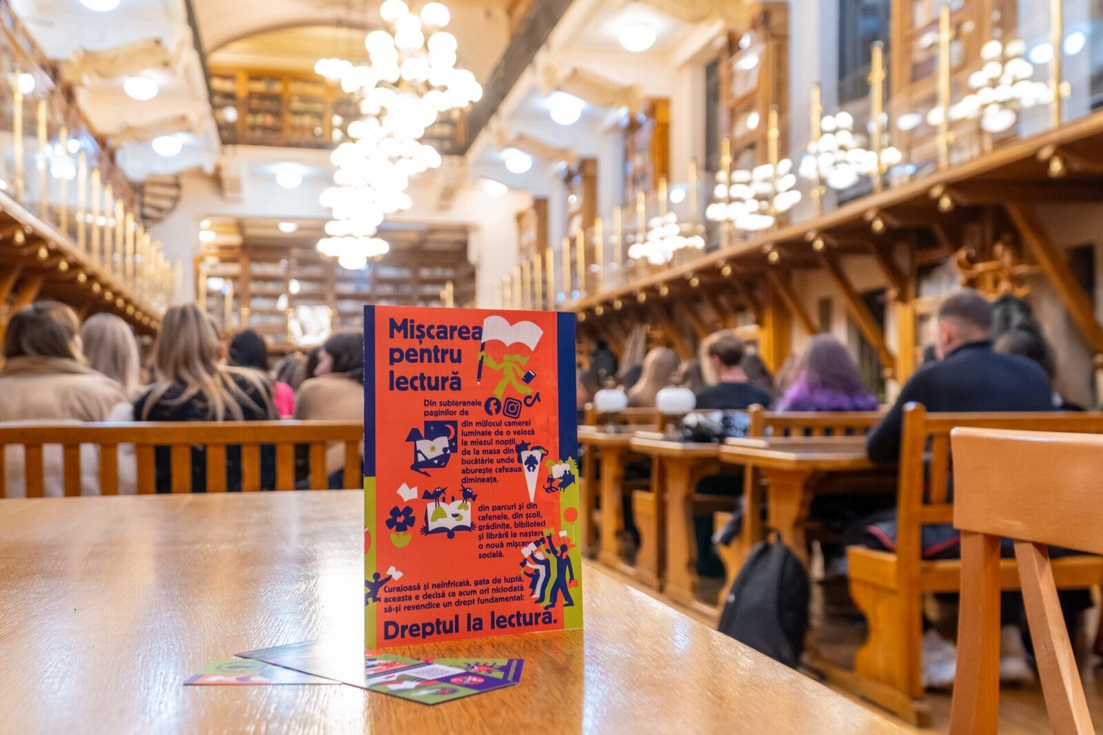 [ad_1] Cărturești, prin inițiativa „Mișcarea pentru lectură”, demonstrează că lectura poate fi integrată în orice mediu atunci când le oferim oamenilor posibilitatea de a citi doar 5 minute pe zi