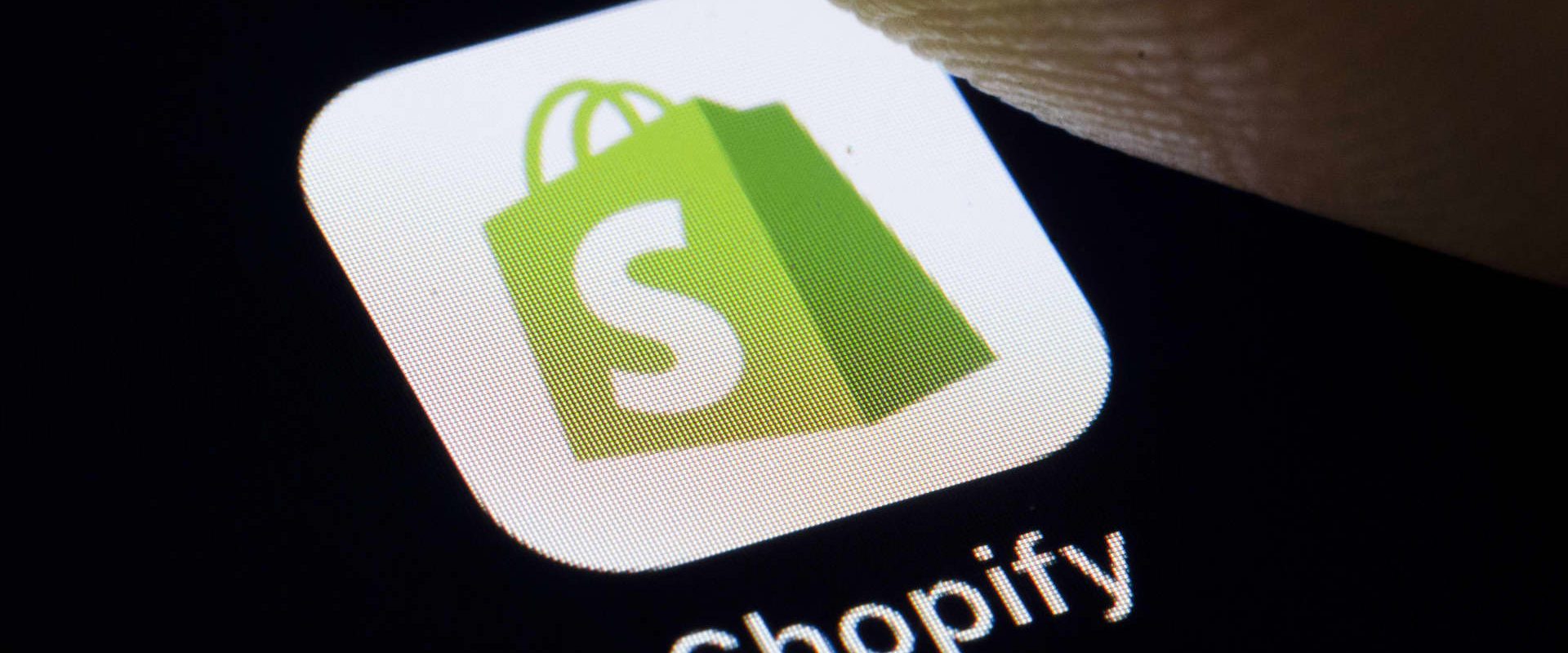 [ad_1] Shopify, platforma de comerț electronic, a întâmpinat o defecțiune semnificativă pe Cyber Monday, afectând capacitatea multor comercianți de a gestiona tranzacțiile într-o zi crucială pentru vânzări