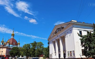 1280px-Драмтеатр_Маріуполь-e1647871167748.jpg