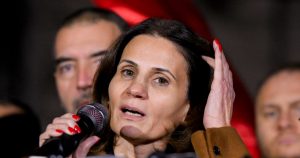 Anca Alexandrescu consideră o rușine divulgarea gradului de locotenent-colonel și amenință cu acțiuni legale.