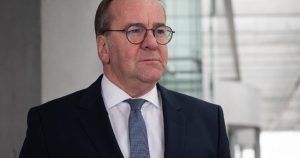 Ministrul german al Apărării vizitează România și baza militară de la Mihail Kogălniceanu. Cu cine se întâlnește?