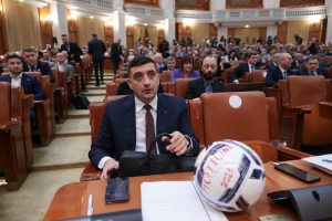 Partidul extremist AUR, criticat în timpul moțiunii de cenzură pentru apropierile de Rusia; Bolojan acuză opoziția față de autorizarea armatei române pentru interceptarea dronelor ruseștiea noastră”