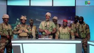 Militari din Benin au declarat la televizunea națională că au preluat conducerea.