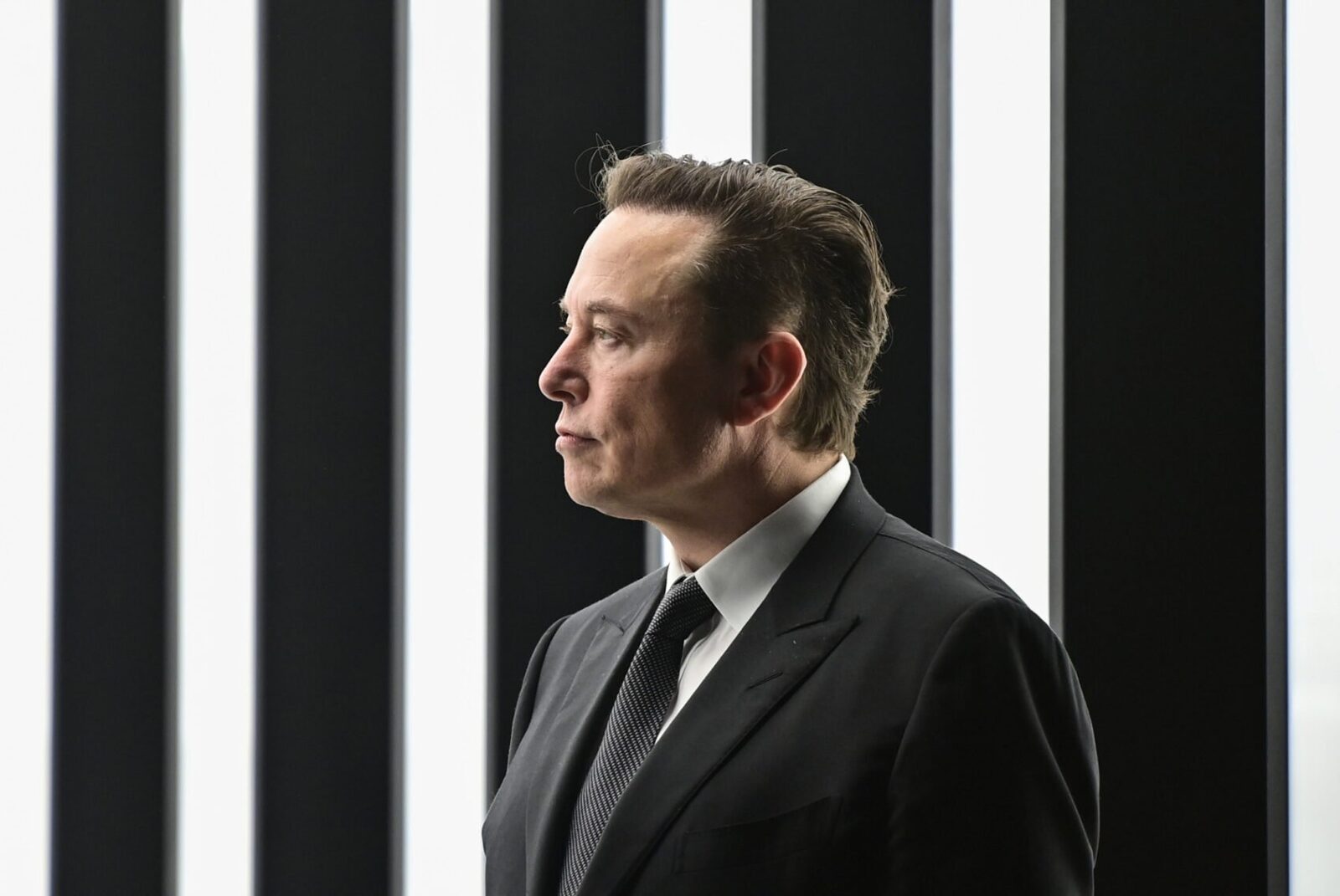 [ad_1] Curtea Supremă din Delaware a decis vineri să revoce decizia anterioară și să pună înapoi în valoare pachetul de compensații foarte mare al lui Elon Musk, inițial de 56 de miliarde de dolari, oferit de compania Tesla în 2018
