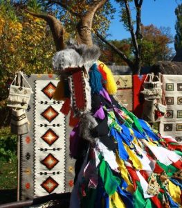 Galerie foto și video: Semnificația dansului tradițional cu capra din Moldova și simbolismul măștilor populare în acest ritual cultural