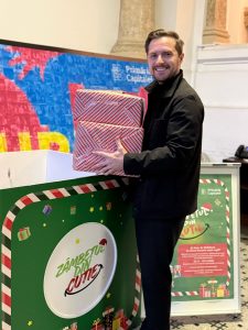 Primarul Stelian Bujduveanu le vorbește copiilor despre importanța solidarității și a dăruirii de sine