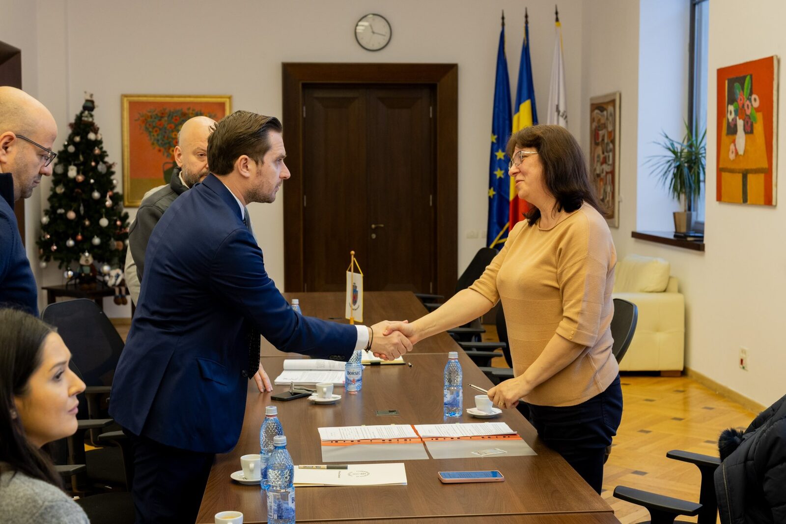 [ad_1] Primarul Stelian Bujduveanu a anunțat că Primăria va interveni pentru a pune în siguranță blocul din Rahova, care a fost afectat de un eveniment recent