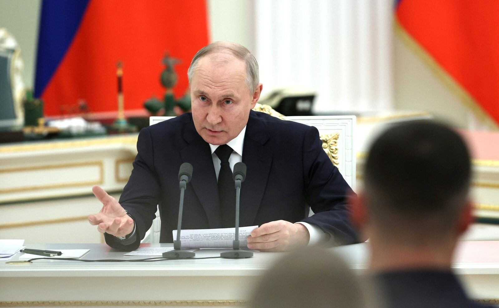 Vladimir Putin susține conferința de presă anuală, acuzând Kievul pentru declanșarea războiului din 2022, în timp ce Rusia a inițiat invazia în Ucraina, în prezența a sute de jurnaliști la evenimentul televizat de amploare