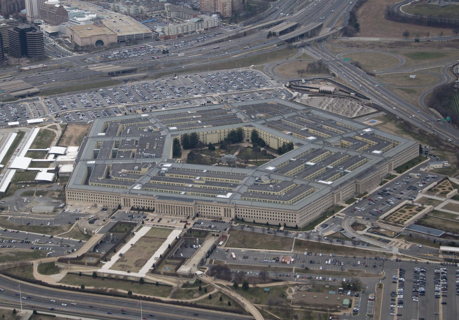 [ad_1] În contextul actual al evoluției tehnologice, colaborarea dintre Pentagon și compania xAI reprezintă un pas important în integrarea inteligenței artificiale în domeniul militar și administrativ