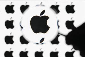 Dezvoltatorii europeni protestează împotriva taxelor impuse de Apple