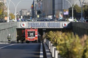 Accident în Pasajul Unirii: șofer de 24 de ani lovește parapeți și se rănește