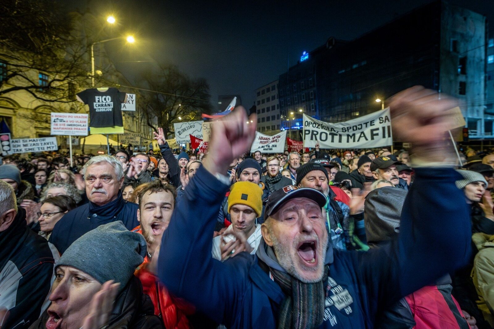 [ad_1] Curtea Constituțională din Slovacia a anunțat miercuri că a suspendat legea care elimina biroul pentru avertizori de integritate, lege ce a generat proteste masive în întreaga țară în ultimele zile