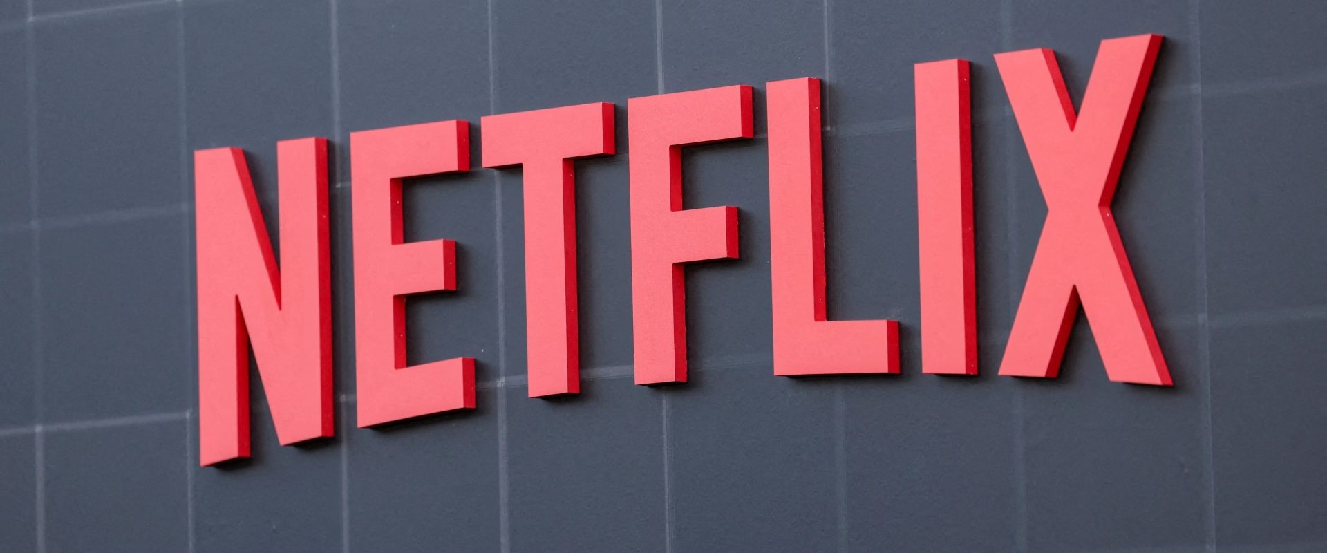 Netflix viewers rage as Jake Paul-Anthony Joshua broadcast is interrupted by adverts despite paying subscription fee