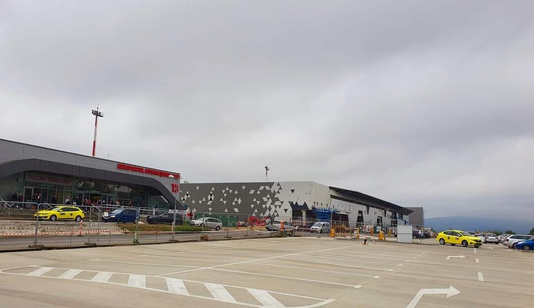 Salariu mediu la Aeroportul Iași se apropie de 2.000 de euro, după o creștere de 5% decisă de Consiliul Județean; aproximativ 180 de angajați activează în această unitate.