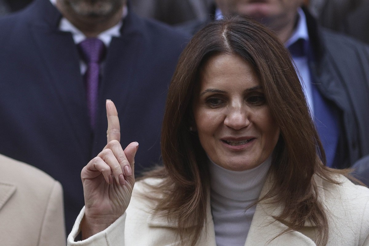 Ana Maria Gavrilă, directorul POT, afirmă că a fost contactată pentru a o sprijini pe Anca Alexandrescu și precizează că aceasta nu întruchipează suveranismul, ci face parte din vechiul sistem, fiind implicată în comunicări guvernamentale din perioada Năstase și Dragnea