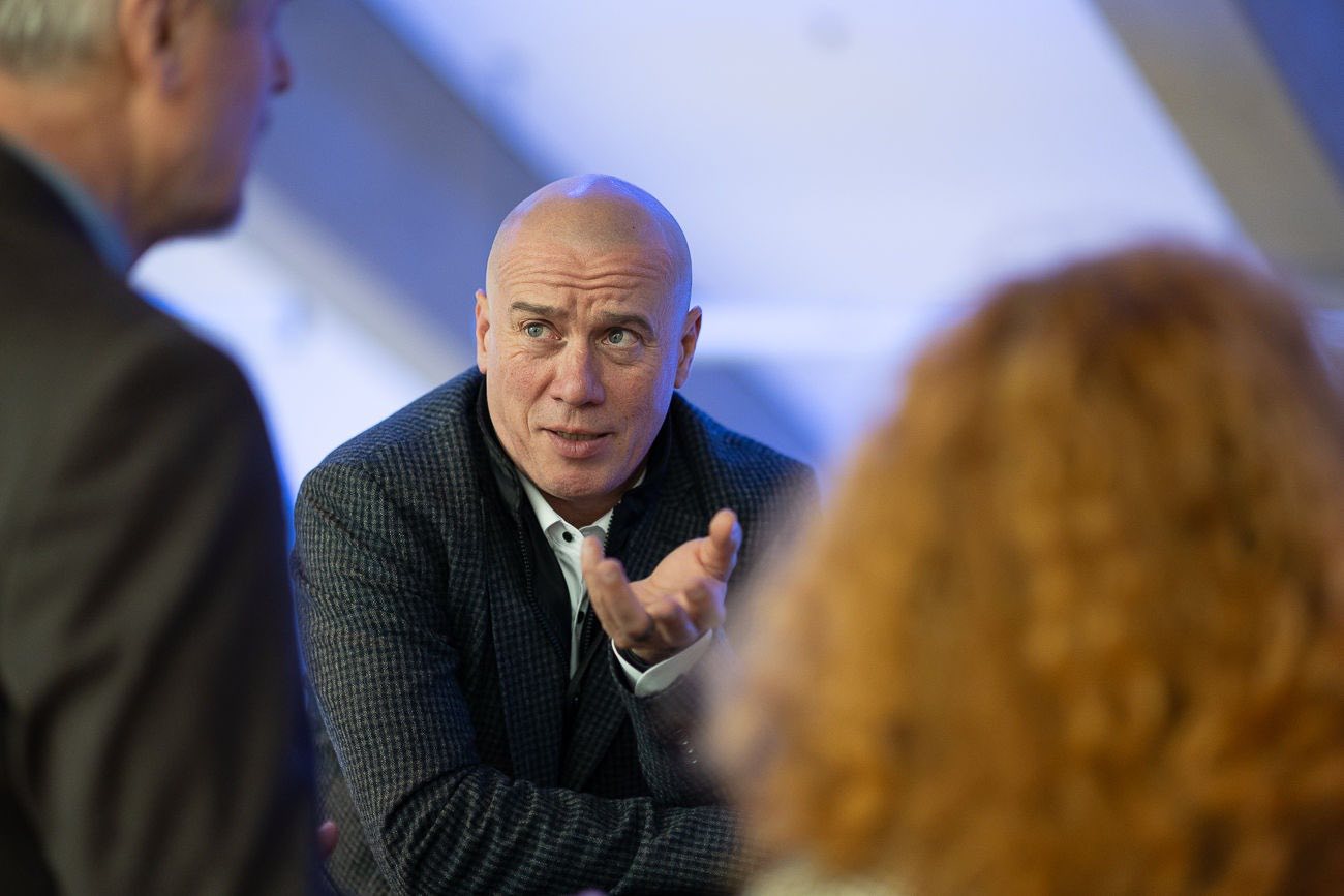 Ministrul Culturii, Andras Demeter, a declarat recent că modificările propuse de Ministerul Culturii (MC) la Legea drepturilor de autor sunt în beneficiul autorilor și artiștilor, minimalizând riscul de pierdere și chiar oferindu-le oportunitatea de a câștiga mai mult din activitatea lor creativă